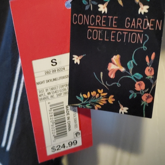 BNWT Size Small Women's Romper - black & white striped - Picture 5 of 6